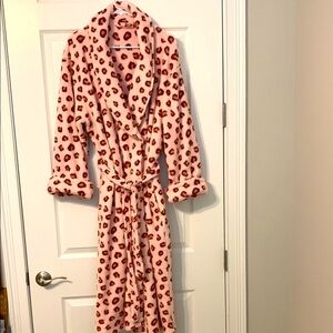 Covington Leopard Print Plush Robe